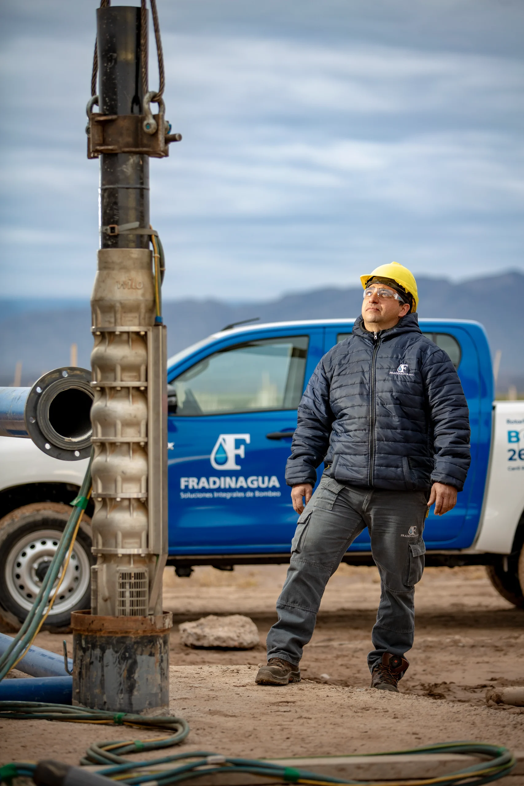 Nuestro equipo de Fradinagua frente a la planta